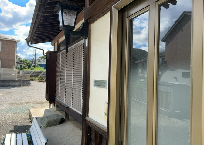 玄関は家の顔と言っても過言ではありません。現地を見学する際は玄関の広さや全体のバランスなどを見てみるといいでしょう。一般的なアプローチのしやすさだけではなく、お年寄りにも優しい設計のものだと安心です。