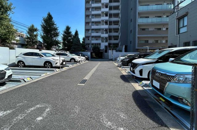 駐車場付きで、マイカー派の方にも安心です。