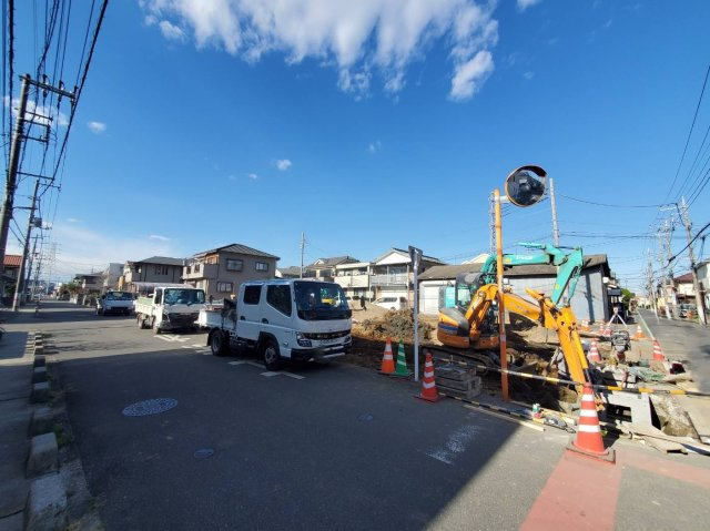 E区画　角地　東武スカイツリーライン「草加」駅徒歩16分！オリンピック　草加店徒歩2分(150ｍ)お買い物は近くて便利です！お好きなハウスメーカーで建築可能です！理想のマイホーム建ててみませんか♪