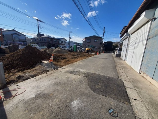 E区画　角地　東武スカイツリーライン「草加」駅徒歩16分！オリンピック　草加店徒歩2分(150ｍ)お買い物は近くて便利です！お好きなハウスメーカーで建築可能です！理想のマイホーム建ててみませんか♪