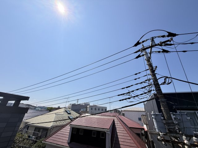 【眺望】　晴れた日には、一面に広がる爽快な青空を堪能していただけます。