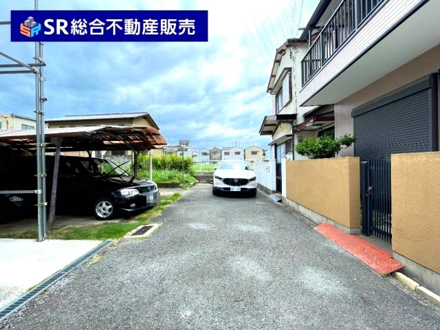 前面道路含む現地写真です