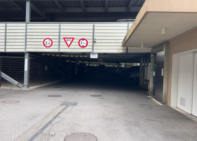 マンションの駐輪場は、事前に空きがあるか確認を取ると安心です。せっかく入居したのに駐輪スペースがない！なんてことになったら大変ですよね。そこで、内見時や購入前にはまず事前に確認しておくと良いでしょう。