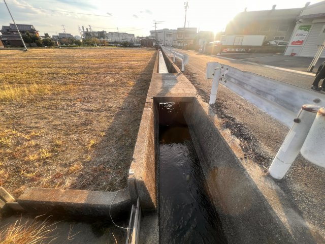道路側水路です