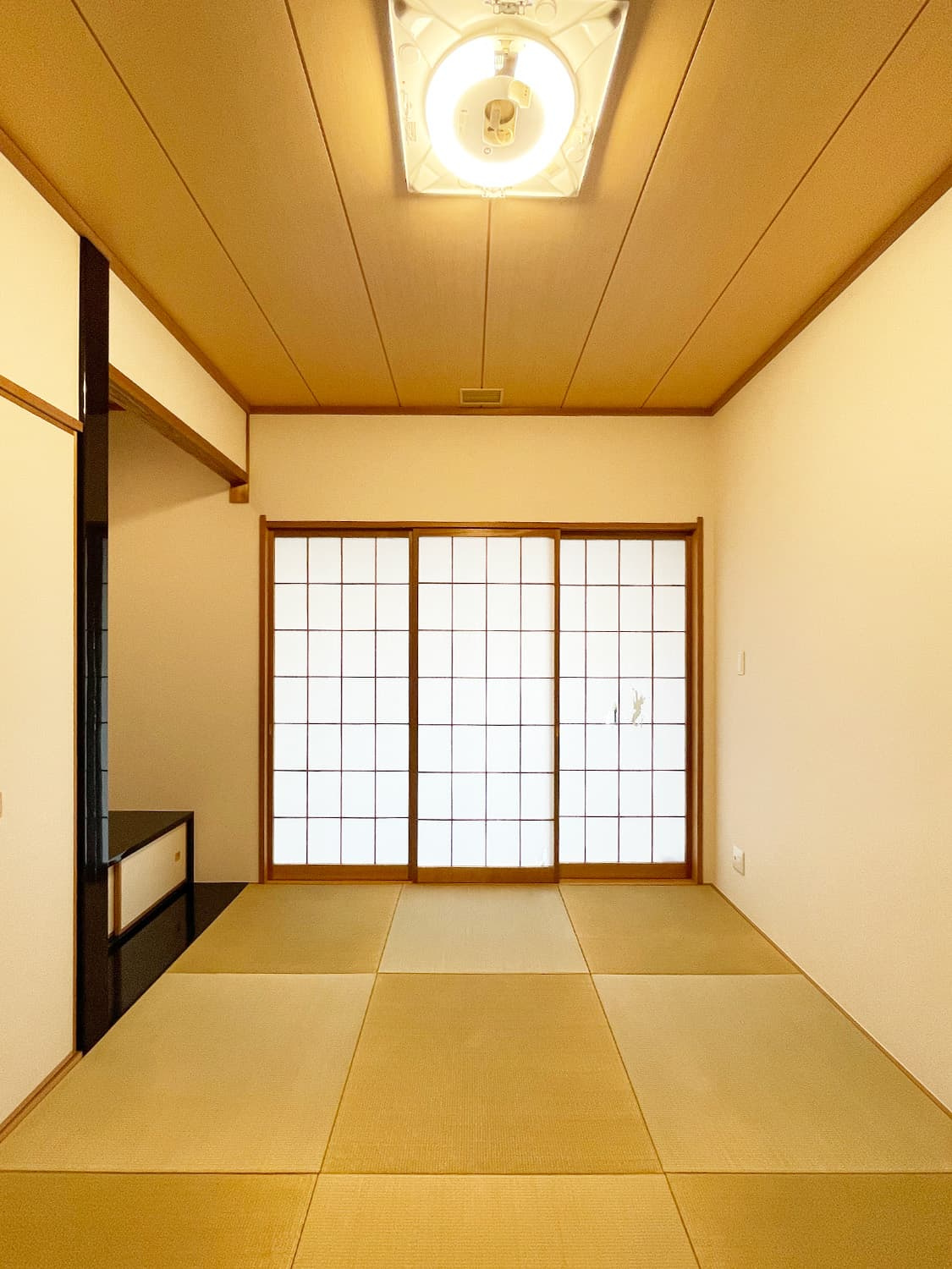 和室ならではの温かな和の空間で寛ぎの時間を過ごせます