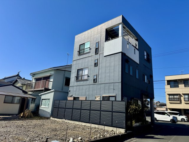 南側からの外観！日当たり良好。