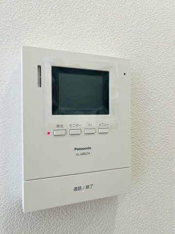 来客時に姿を確認できるモニタ付きインターホン。