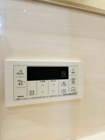帰宅時間がバラバラでも、いつでも暖かいお風呂に入れる追い焚き機能完備。