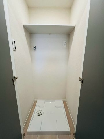 洗濯機から床への漏水を防ぐことが出来る防水パン設置済み。
