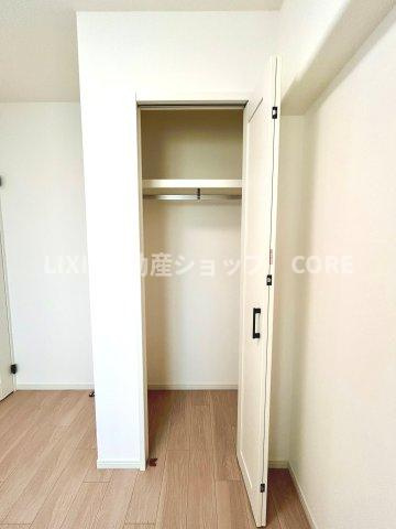 普段着やスーツはもちろんのこと、コート類などもしっかり掛けられます。