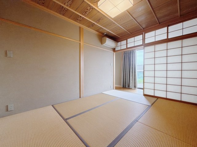 ■和室｜旅館のような趣を感じられる、くつろぎの住空間です。落ち着いた和の雰囲気が、日々の暮らしに癒しをもたらします♪