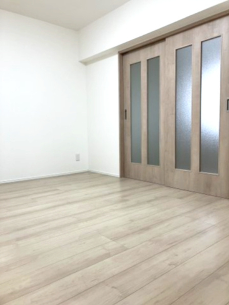 コンパクトで使いやすい洋室です