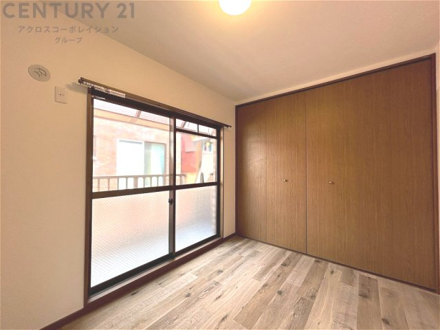 リラックスできるプライベート空間で、快適な睡眠をサポート。個人の好みに合わせたインテリアや寝具で心地良さを追求。プライベートな時間を過ごし、リフレッシュする場所におすすめです。