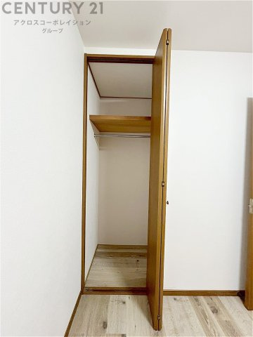 衣類やアクセサリー、小物類の収納が便利で整理整頓がしやすく、部屋の美観を保ちつつ、スペースを最大限に活用できます。衣服のしわやダメージを防ぎ、長持ちさせることができます。