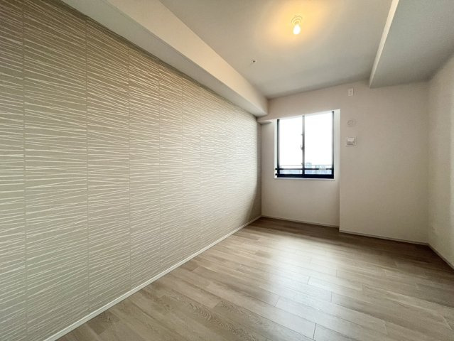 【洋室】約7.7帖の洋室！ウォークインクローゼット付きのお部屋◎
