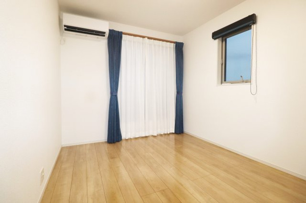 【 築浅中古 郡山市久留米６丁目　　　　　　　柴宮小学校、郡山第７中学区の洋室】