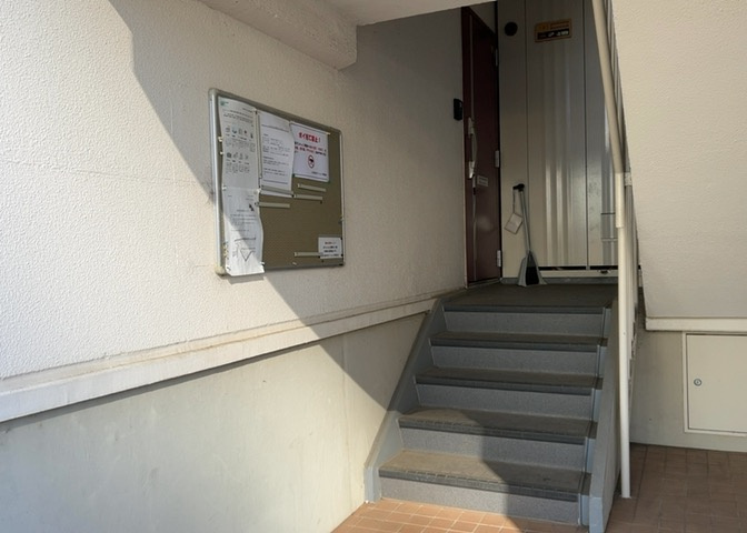 マンションのエントランスには、もともと風よけや防犯の役割がありますが、マンションによって宅配ボックスなどの設備が備わっている所もあります。日々の生活をイメージしながら生活しやすさをチェックしましょう。