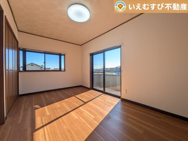 シンプルで明るいお部屋　2面採光で日当り良好！シンプルなお部屋なので自分で家具を選ぶのが楽しみですね！