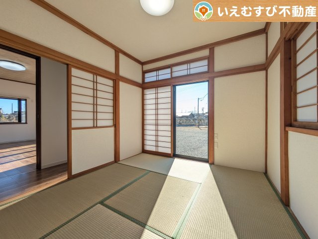 すぐ横になれる和室は、みんながほっと一息つける空間　ちょっとした休憩や来客時、お子様のお世話にも大活躍しそうですね♪