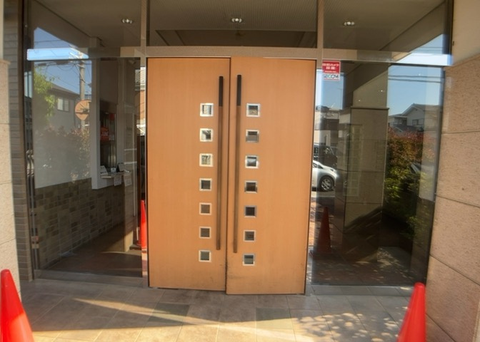 ラウンジは、マンションの共用スペースに椅子やテーブルなどを配置した利用者が寛げる空間です。屋内型ラウンジと屋外型ラウンジがあります。共用部分の管理状況と合わせて、詳細については現地でご確認ください。