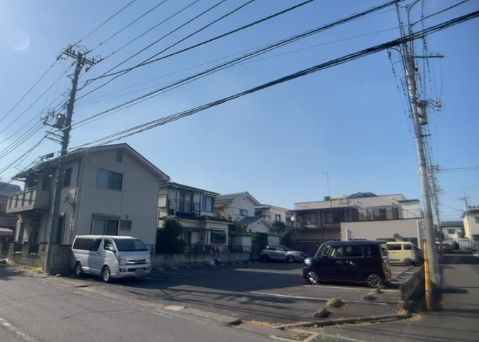 眺望を気にして物件を探す場合、前面に建物が建っていないか現地で確認しましょう！前面に建物があると景色はもちろん、日当たりや風通しにも影響が出てきます。住んだ時のことを想像しながら現地見学をしましょう。