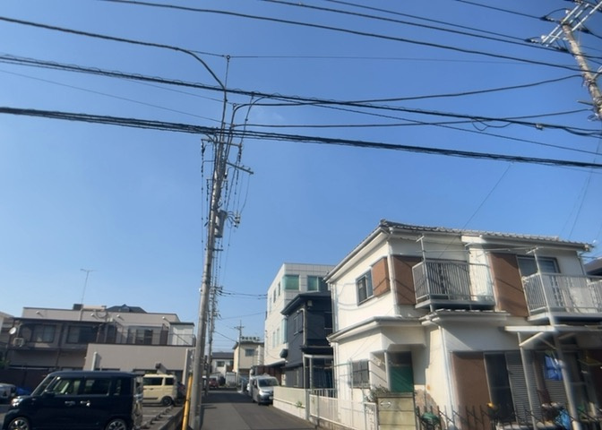景色重視でお家選ぶをするとスーパーが遠い！学校が遠い！など生活をするうえで利便性で困ることもあります。まず一度現地を見学する際に、周辺の施設などがあるかを確認し、暮らし始めた後のことを想像しましょう。
