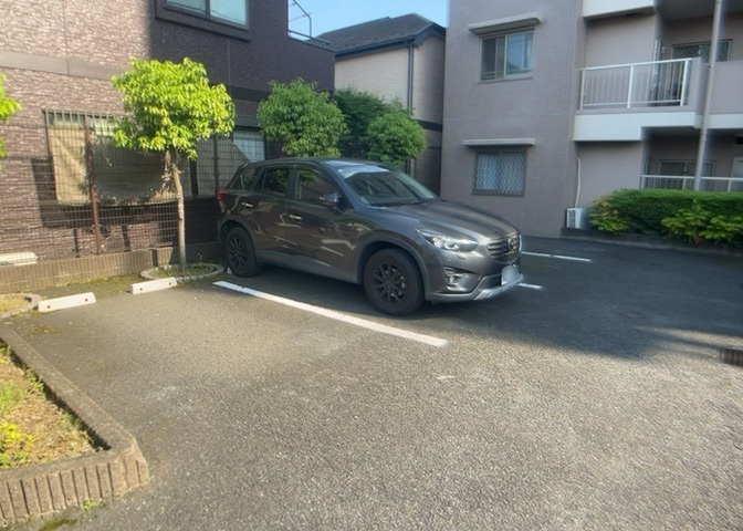 マンションの駐輪場は、事前に空きがあるか確認を取ると安心です。せっかく入居したのに駐輪スペースがない！なんてことになったら大変ですよね。そこで、内見時や購入前にはまず事前に確認しておくと良いでしょう。