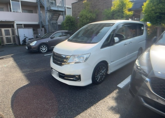 駐車場と明記されていても、最小スペースでつくられた駐車場だと大型車は駐車できなかったり、出入りしにくくなったりする可能性があります。お車のサイズと購入したい物件の駐車場のサイズを現地で確認しましょう。