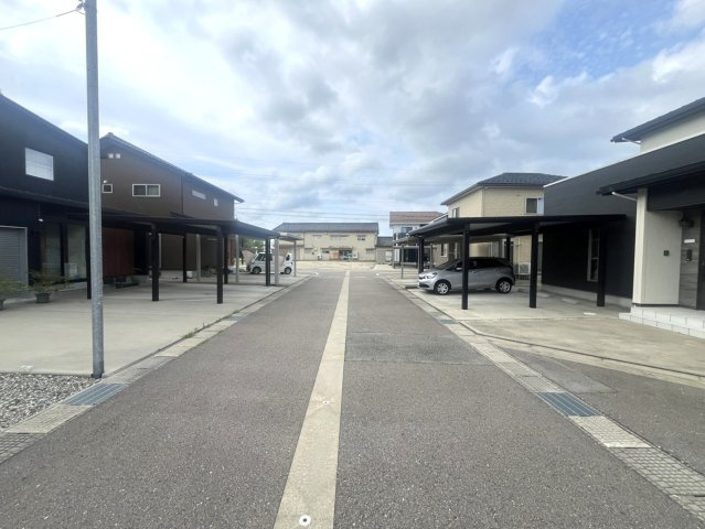 前面道路は融雪つき
