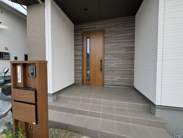 落ち着いた玄関です
