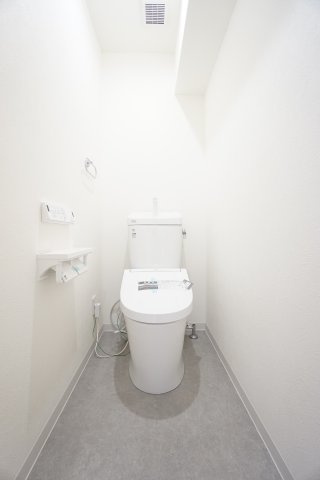温水洗浄便座付きトイレ交換済み！節水型でお水の節約に♪