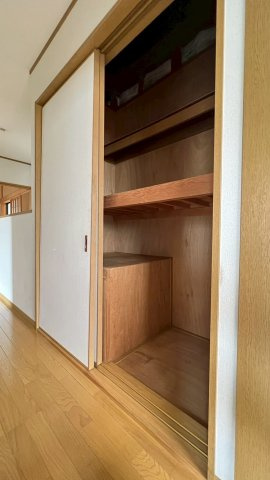 廊下収納付き
