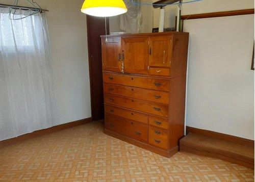 2階の洋室(視認性を高めるために備品類を削除する加工を行っています)