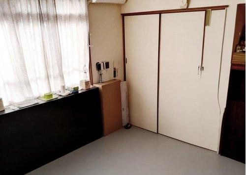 8帖の和室(視認性を高めるために備品類を削除する加工を行っています)