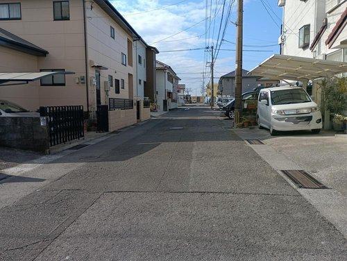 前面道路になります。