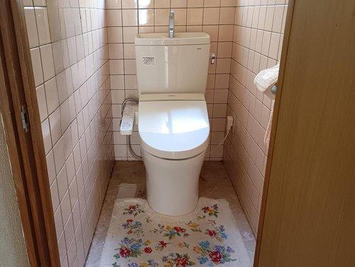 優しい色合いで、毎日気持ちよく使えるトイレ空間です。(視認性を高めるために備品類を削除する加工を行っています)