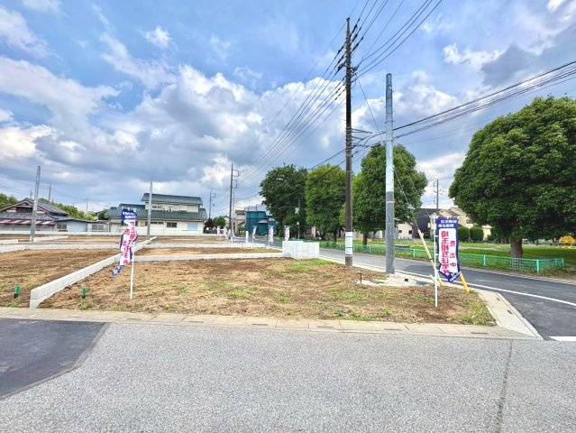 全10区画　　間取り・外観・設備まで自由にプランニング可能。暮らし方に合わせた住まいをご提案できます。花田小学校まで徒歩約4分(270ｍ)、毎日の通学がしやすい住環境です。