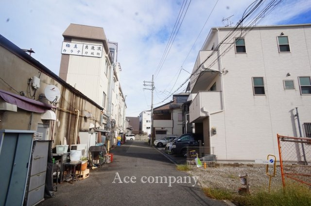 【前面道路：幅員約5.7ｍ☆】通り抜けのできる前面道路です♪