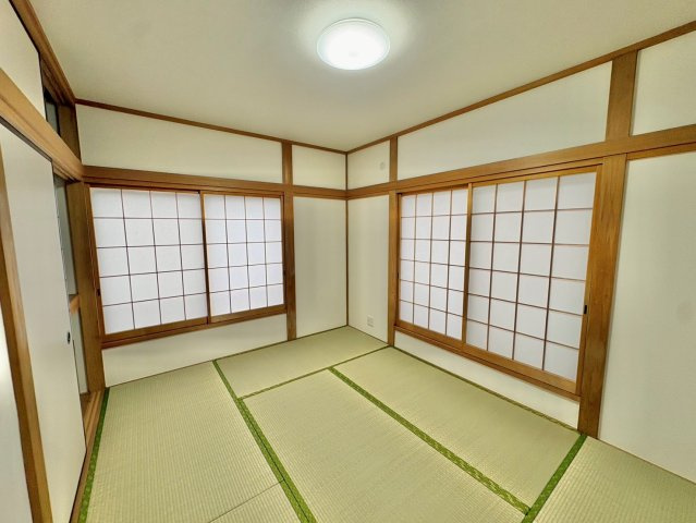 和室6帖・ごろ寝や読書にちょうどいい、くつろぎの和室スペース