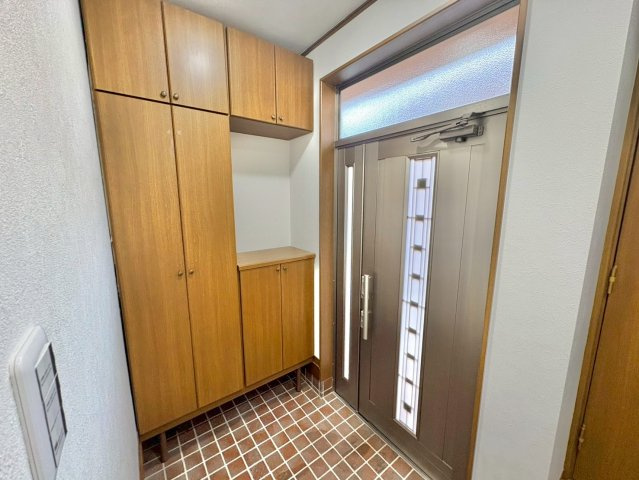 玄関は収納スペースもしっかり確保　いつもきれいな玄関を保つことができます
