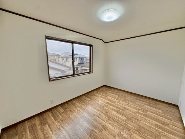 洋室6帖・収納付きで、お部屋がすっきり片付きます。