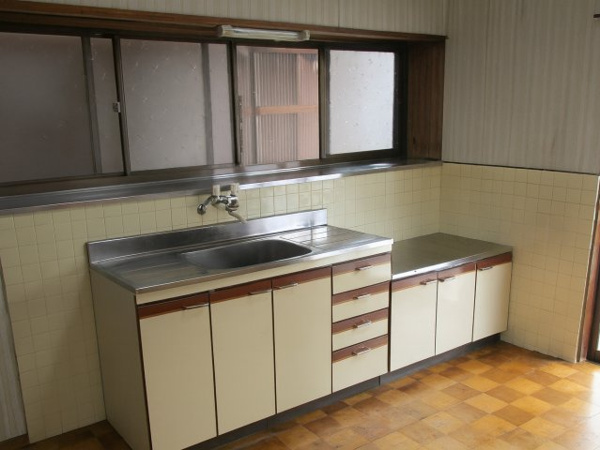 【片野町・中古住宅のキッチン】