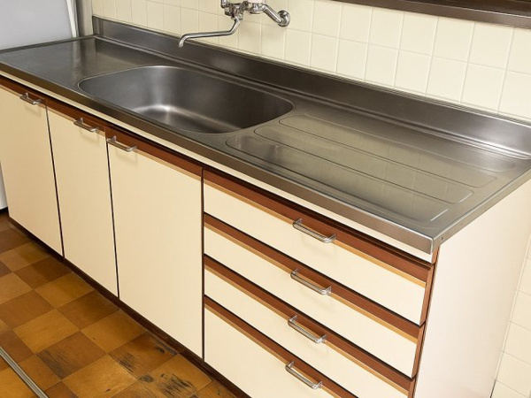 【片野町・中古住宅のキッチン】