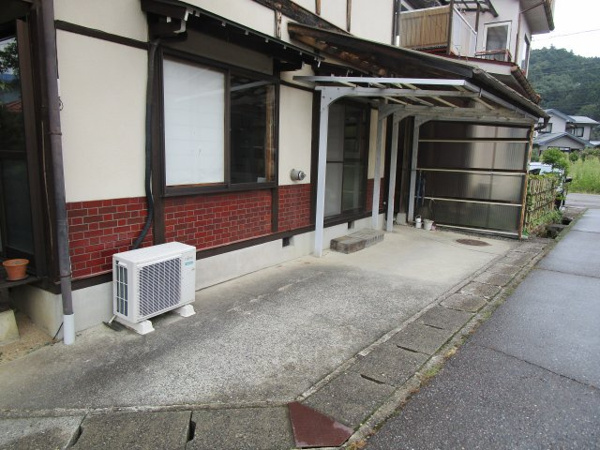 【片野町・中古住宅の駐車場】