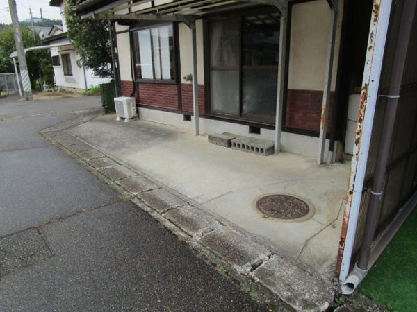 【片野町・中古住宅の駐車場】