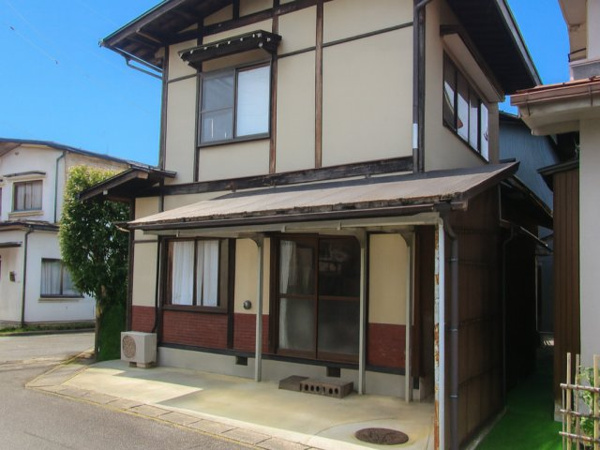 【片野町・中古住宅の駐車場】