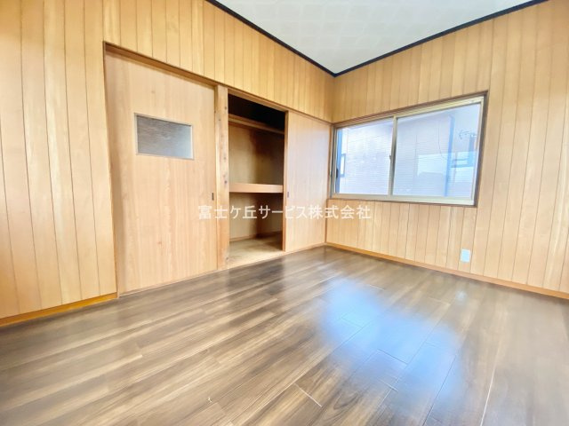 使い勝手のいい寝室です