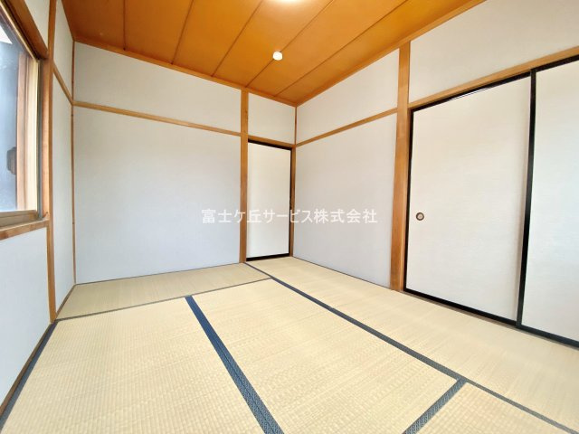 ゆったりとくつろげる和室です