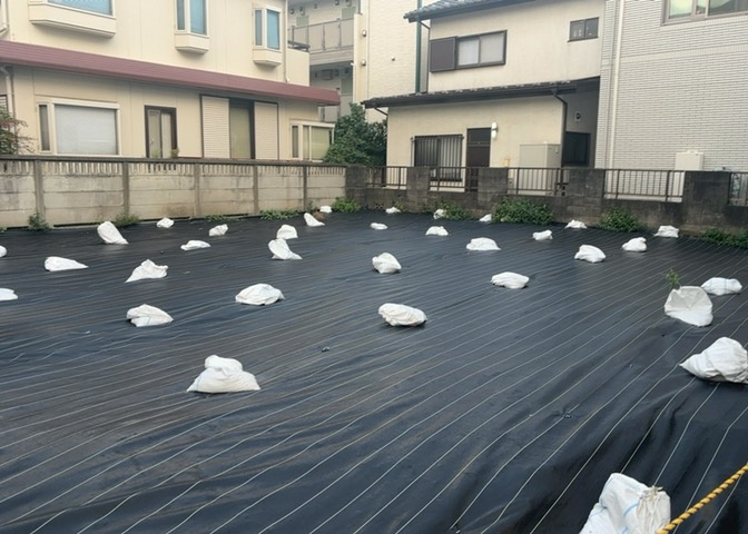 土地の形が極端に長細かったり、狭小地、あるいは道路との高低差がある傾斜地だった場合、後々売ろうとしても買い手がつかない場合もあります。後々、売却することになった時に価値の下がらない土地を選びましょう。