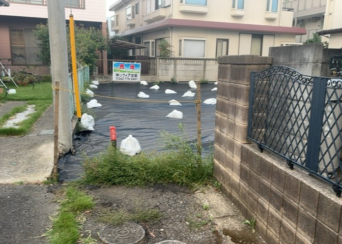 隣家の土地はどうなっているのか、生活利便施設が近くにあるのか、学校まで近いかなど、お客様のライフスタイルにあわせたイメージが重要です。また、近くにあると困る施設が近くにないかも確認するといいでしょう。